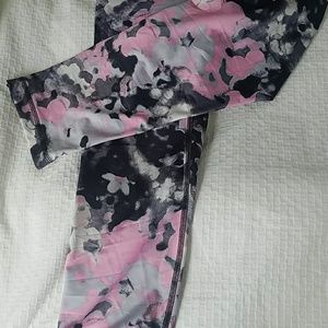 Pants - 💖Workout mid calf leggings😍 Pants - 💖Workout mid calf leggings😍